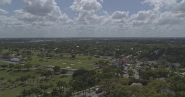 Fort Myers Florida Havacılık V6 golf sahası üzerinde ve çevresindeki banliyöler - DJI Inspire 2, X7, 6k - Mart 2020