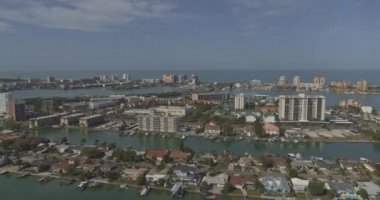 Clearwater Florida Havacılık V6 adaların ve temiz su kanalı limanının dramatik görüntüsü - DJI Inspire 2, X7, 6k - Mart 2020