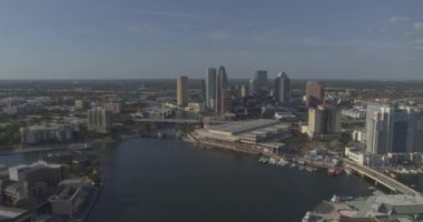 Tampa Florida Havacılık v31, Garrison Channel 'dan Harbour Island' a doğru yavaş çekim - DJI Inspire 2, X7, 6k - Mart 2020