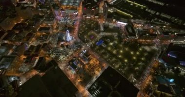 Atlanta Gürcistan Havacılık V602, şehrin gökdeleninin gece açılışını gözler önüne seriyor - DJI Inspire 2, X7, 6k - Şubat 2020