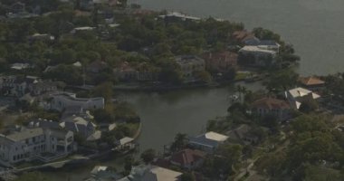 Tampa Florida Havacılık v25 Davis Adaları ve Tampa Körfezi 'nin yukarı eğimli görüntüsü - DJI Inspire 2, X7, 6k - Mart 2020