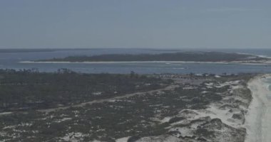 Panama City Plajı, Florida Havalimanı, St. Andrews Eyalet Parkı 'nın sol kanadı ve tatil beldeleri - DJI Inspire 2, X7, 6k - Mart 2020