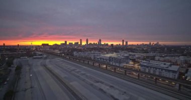 Atlanta Georgia Havacılık v596 gün batımı. Hulsey Avlusu ve lahana kasabası inmam parkı - DJI Inspire 2, X7, 6k - Şubat 2020