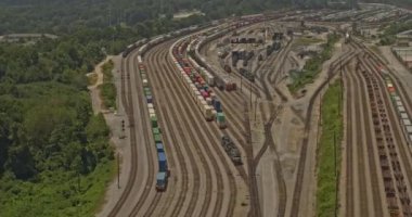 Atlanta Gürcistan Havacılık v656 kargo treni staton ve ufuklarının gündüz görüntüsü - DJI Inspire 2, X7, 6 k - Ağustos 2020