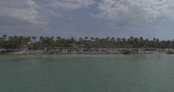 Sarasota Florida Aerial V10 Tiefflug Über Den John Ringling Causeway — Stockvideo