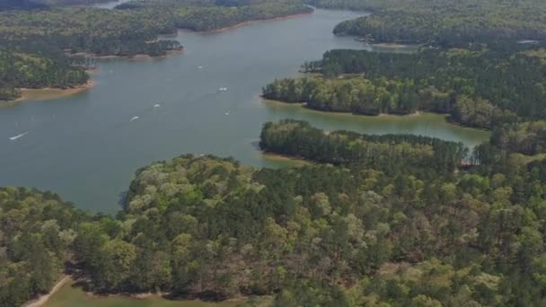 Jezioro Allatoona Gruzja Aerial Pochyla Się Ujęcie Spokojnego Krajobrazu Jeziora — Wideo stockowe