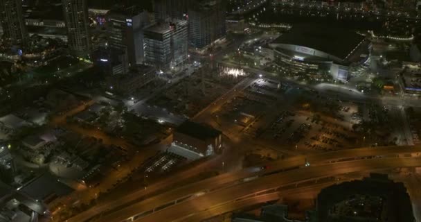 Tampa Florida Aerial Наклон Вверх Снимок Скоростной Автострады Города Ночное — стоковое видео