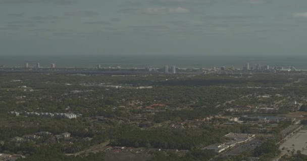 Daytona Beach Florida Aerial V16 Ευρυγώνιο Πανόραμα Της Πόλης Ακτογραμμή — Αρχείο Βίντεο