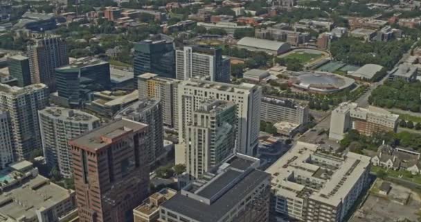 Atlanta Georgia Aerial V707 Pan Left Shot Park Freeway University — Stock Video