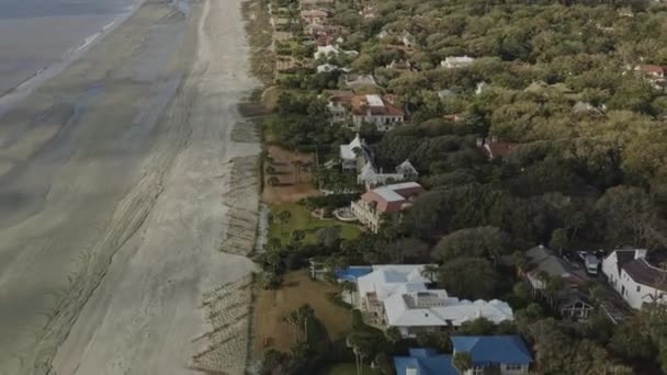 Sea Island Georgia Aerial Birdseye Tiro Praia Uma Mansões Beira — Vídeo de Stock