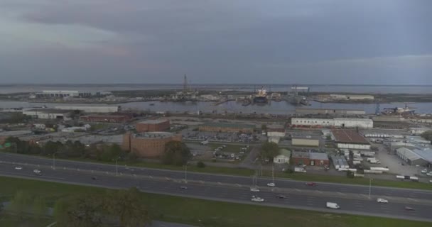 Mobile Alabama Aerial V18 Birdseye Över Floden Och Varv Skeppsbyggare — Stockvideo