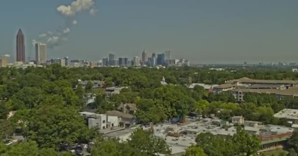 亚特兰大佐治亚州空中V703飞越公园 老福德区和市中心摩天大楼的照片 Dji Inspire 2020年8月 — 图库视频影像