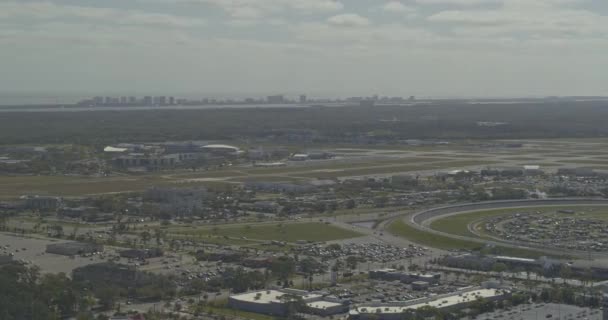 Daytona Beach Florida Aerial V14 Вид Международного Спидвея Побережье Inspire — стоковое видео