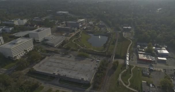 Tallahassee Florida Aerial V26 Birdseye Shot Cascades Park Amphitheater Low — Stock Video