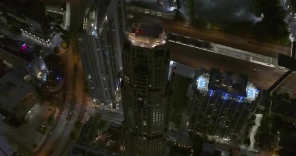 Atlanta Georgia Aerial V723 Vertical Birdseye Tiro Buckhead Noite Dji — Vídeo de Stock