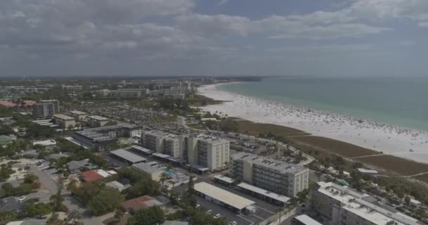 Flysta Key Florida Aerial Пролетает Над Роскошными Апартаментами Пляжем Inspire — стоковое видео