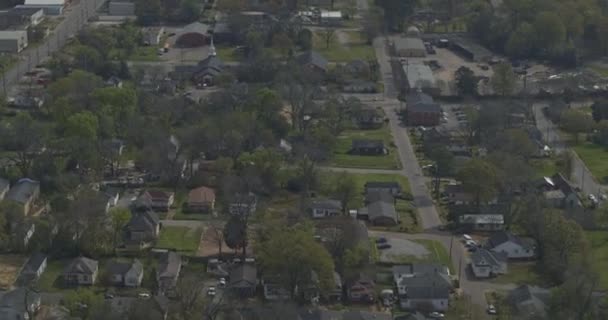 Montgomery Alabama Aerial V18 Tilt Reveal Local Neighborhood State University — Vídeos de Stock