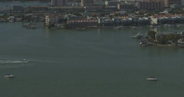 Clearwater Florida Aerial Pochylić Się Ujawnić Kanał Zatokę Czystych Wodach — Wideo stockowe