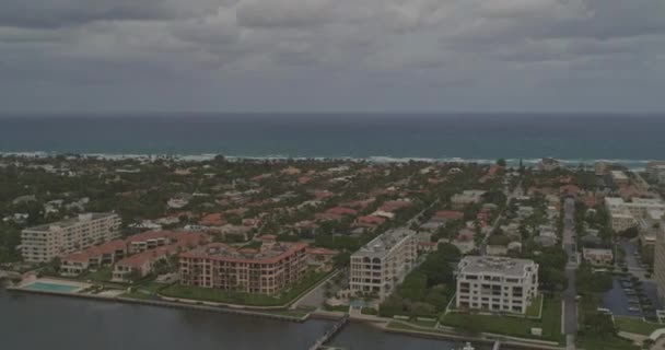 West Palm Beach Florida Aerial Справа Снимок Смолы Озера Моста — стоковое видео