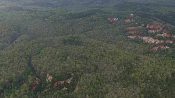 Providence Canyon Georgia Aerial Langsame Vogelperspektive Auf Wilden Wald Tiefland — Stockvideo