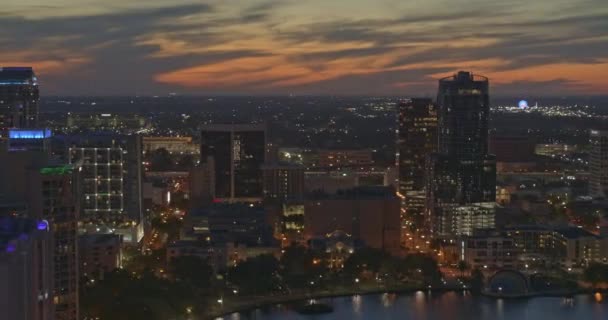 奥兰多弗罗里达航空第31号班机在黄昏时从右到左拍摄市中心风景 Dji Inspire 2020年3月 — 图库视频影像