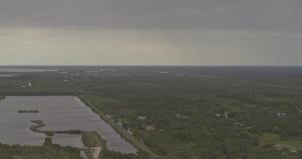 Merritt Island Florida Aérea Izquierda Derecha Panorámica Vista Del Dron — Vídeos de Stock