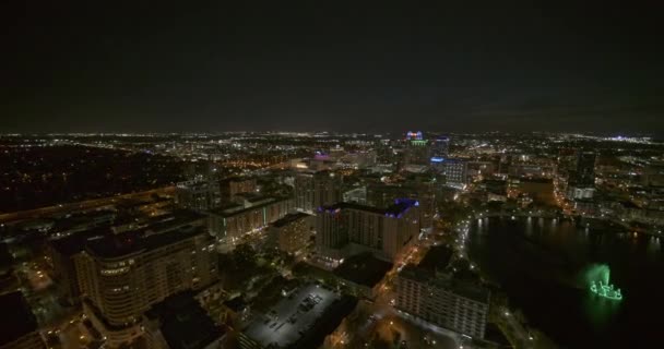 オーランドフロリダ夜のダウンタウンの街並みのパンニングショットで奇妙な空中V44広角 Dji Inspire 2020年3月 — ストック動画