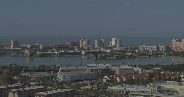 Clearwater Florida Aerial Драматичный Снимок Параллакса Чистой Воды Слева Направо — стоковое видео