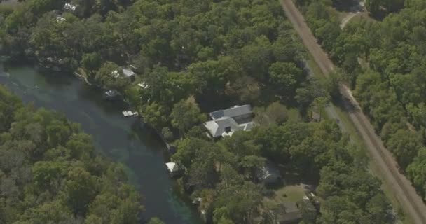 Gökkuşağı Springs Florida Havacılık Nehir Kıyısındaki Özel Evlerin Üzerinden Aşağı — Stok video
