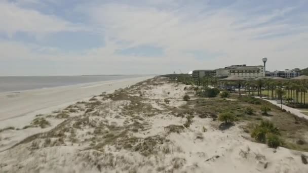 Jekyll Island Georgia Aerial Low Dolly Shot Sand Negovernor March — 비디오