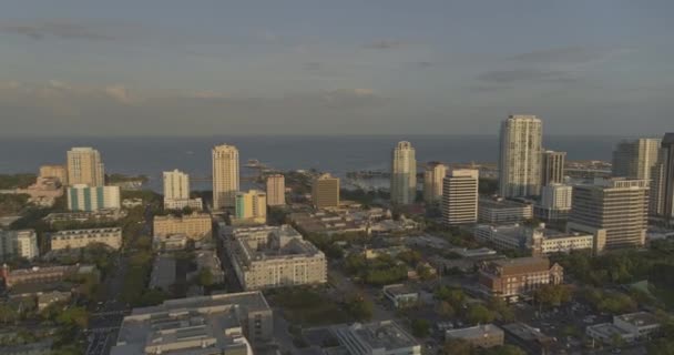 Petersburg Florida Aerial Dolly Shot Downtown Tampa Bay Airport Golden — Wideo stockowe