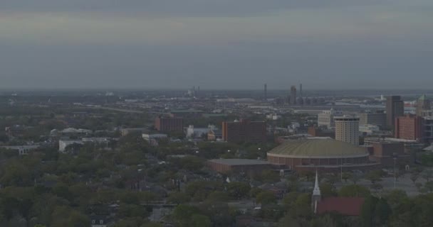 Mobile Alabama Aerial V17 Нисходящий Клип Гражданского Центра Центра Города — стоковое видео