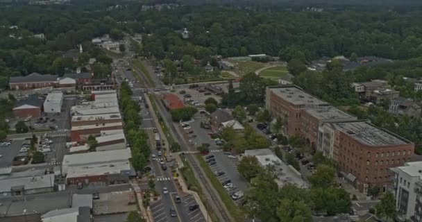 Woodstock Georgia Aerial Birdseye Tilt Shot Street Suburban Neighborhood Wild — Vídeo de stock