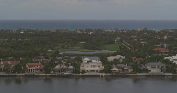 West Palm Beach Florida Aerial V13 Truck Left Shot Waterside — Stock Video