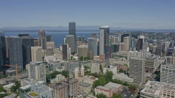 Seattle Washington Aerial V121 Panorering Shot Puget Sound Area Cityscape – stockvideo