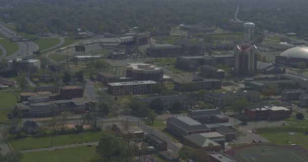 Montgomery Alabama Aerial V17 University Campus Panning Shot Dunn Tower — Vídeo de Stock