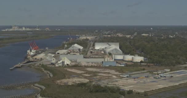 Brunswick Georgia Aerial Pshot East River Industrial Warfare Inspire March — стоковое видео