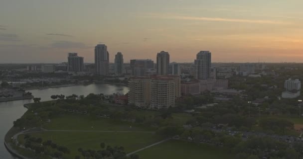 Petrohrad Florida Aerial V14 Dolly Záběru Přístavu Při Západu Slunce — Stock video