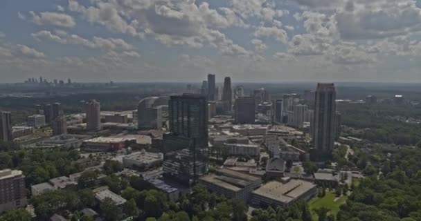 Atlanta Georgia Aerial V686 Flyga Genom Skott Park Och Skyskrapor — Stockvideo