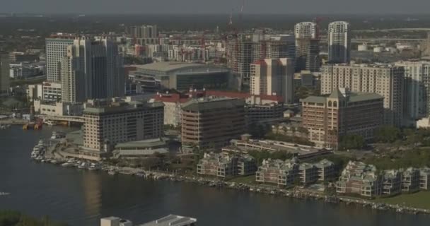 Tampa Florida Aerial V24 Снимок Птиц Острова Харбур Пролива Гаррисон — стоковое видео