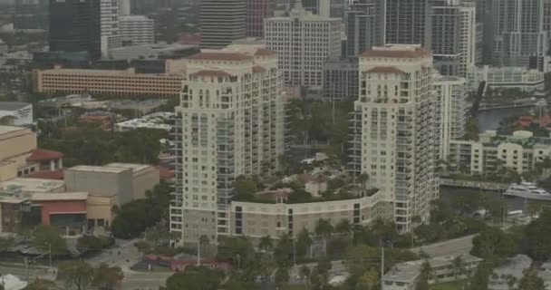 Fort Lauderdale Florida Aerial V25 Наклоняется Вверх Панорамный Вид Парусник Лицензионные Стоковые Видео