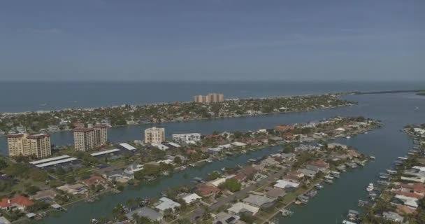 Clearwater Florida Aerial Wyspiarskie Osiedla Lewej Prawej Patelni Przez Czystą — Wideo stockowe