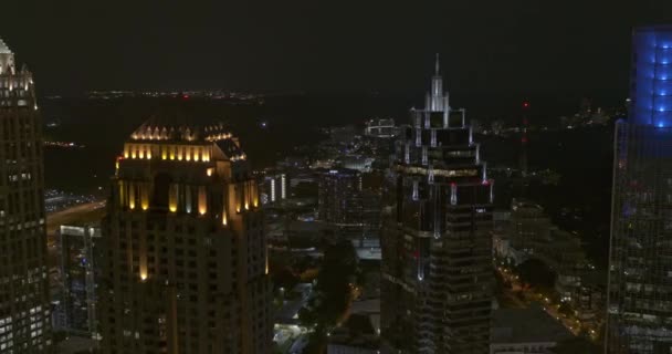 亚特兰大佐治亚州空中V728娃娃夜间被高耸的摩天大楼射中 Dji Inspire 2020年8月 — 图库视频影像