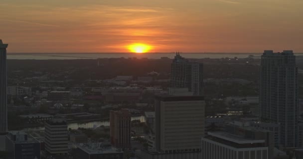 Tampa Florida Hava Aracı Kanal Bölgesi Nde Günbatımında Gökdelenlerin Solunda — Stok video