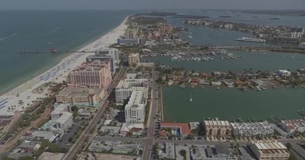 Clearwater Florida Aerial V16 Pull Out Reveal Prime Real Estate — Stock Video