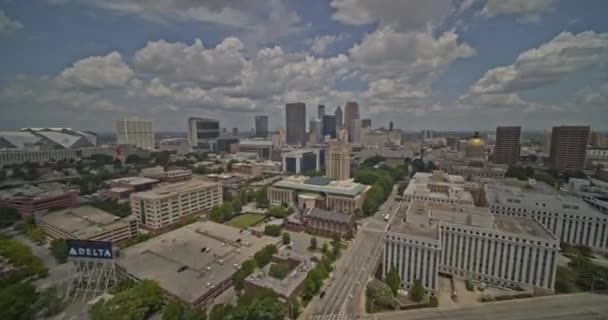 Atlanta Georgia Aerial V646 Широкоугольный Снимок Шоссе Центра Города Небоскребов — стоковое видео