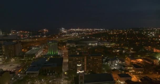 Мобильная Alabama Aerial V28 Сфотографировала Ночью Горизонт Центра Города Улицами — стоковое видео