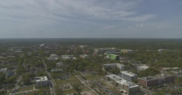 Gainesville Florida Aerial Τραβήξτε Έξω Πυροβόλησε Πάνω Από Κολέγιο Πανεπιστημιούπολη — Αρχείο Βίντεο