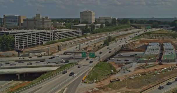 亚特兰大佐治亚州航空V672高速公路转接和建设的泛右拍 Dji Inspire 2020年8月 — 图库视频影像
