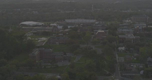 Список Аеропортів Флориди Tallahassee Florida Aerial V15 Panning Shot University — стокове відео